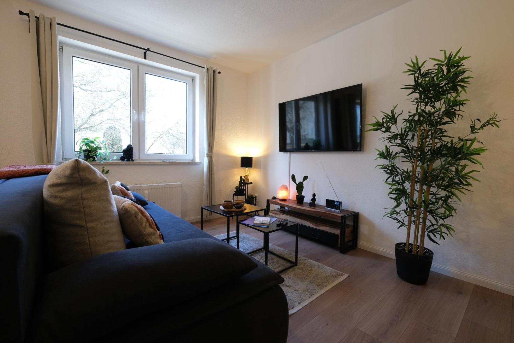 Cozy Jungle Fever - Modernes Apartment Mit Eigenem Parkplatz Magdeburgo Exterior foto