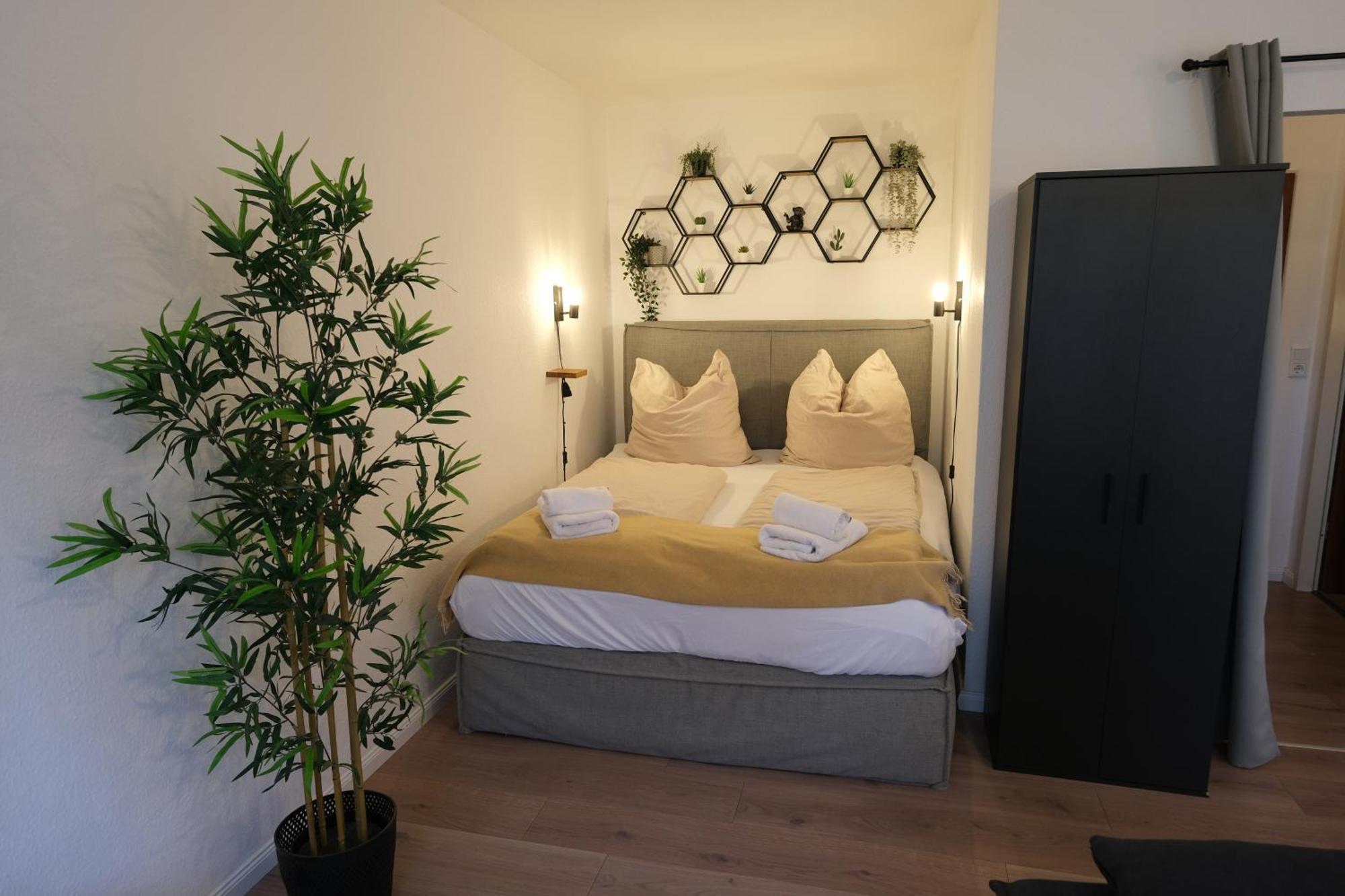 Cozy Jungle Fever - Modernes Apartment Mit Eigenem Parkplatz Magdeburgo Exterior foto